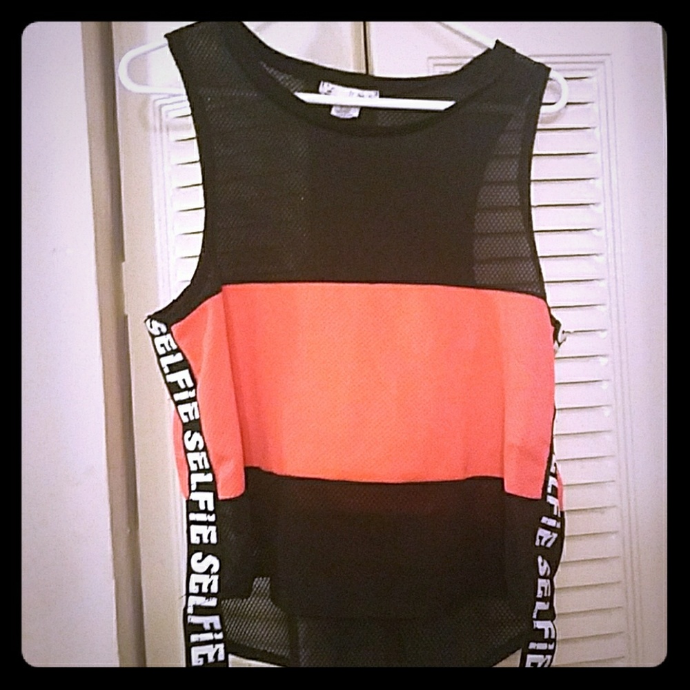 SPORTY IT GIRL TOP